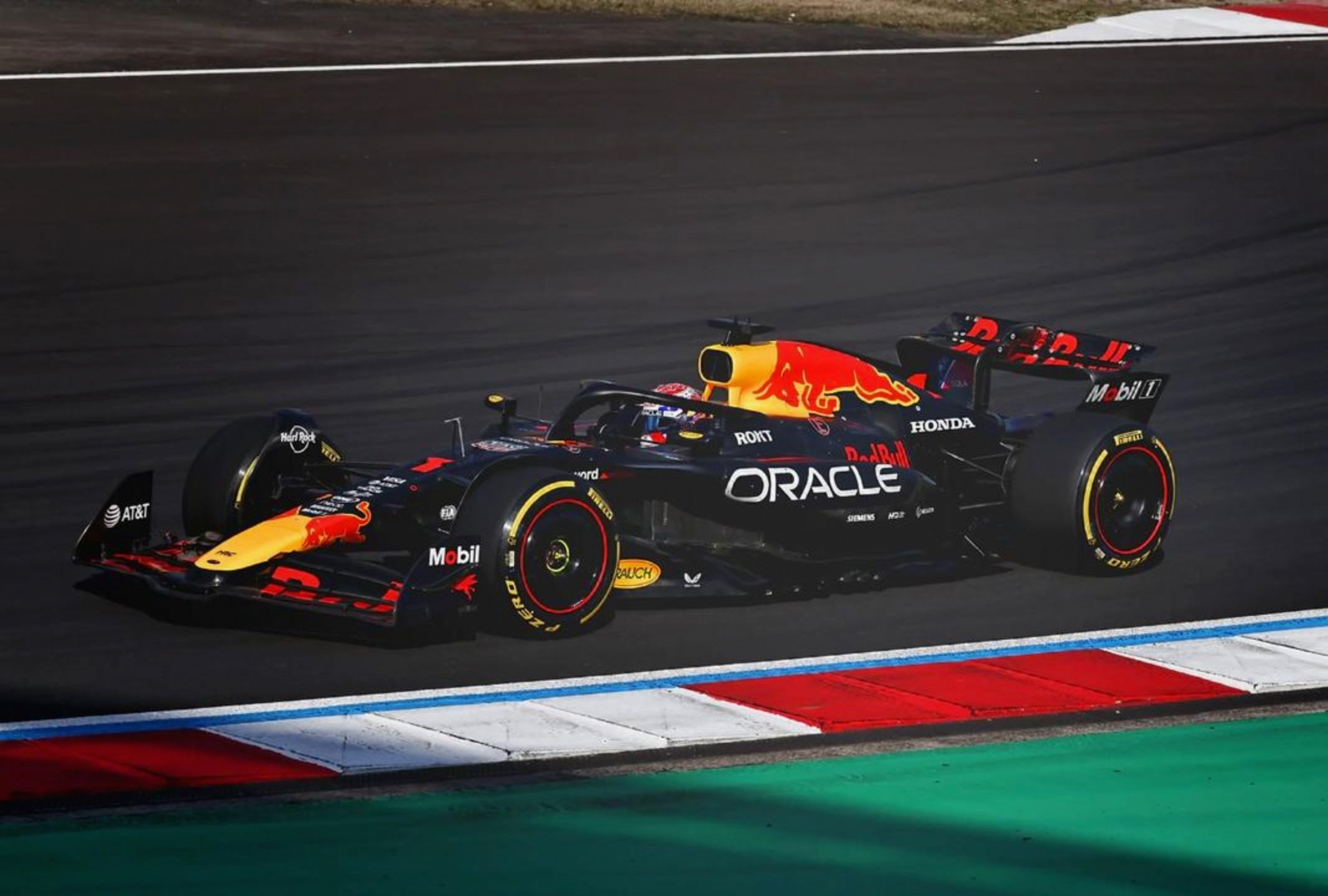 红牛车队轻取法拉利,皮亚斯特里扛起全队 红牛车队轻取法拉利,皮亚斯特里扛起全队