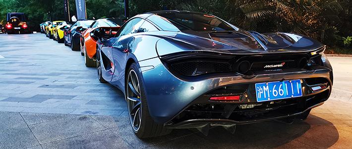 阿斯顿马丁鏖战迈凯伦，塞恩斯统治全场