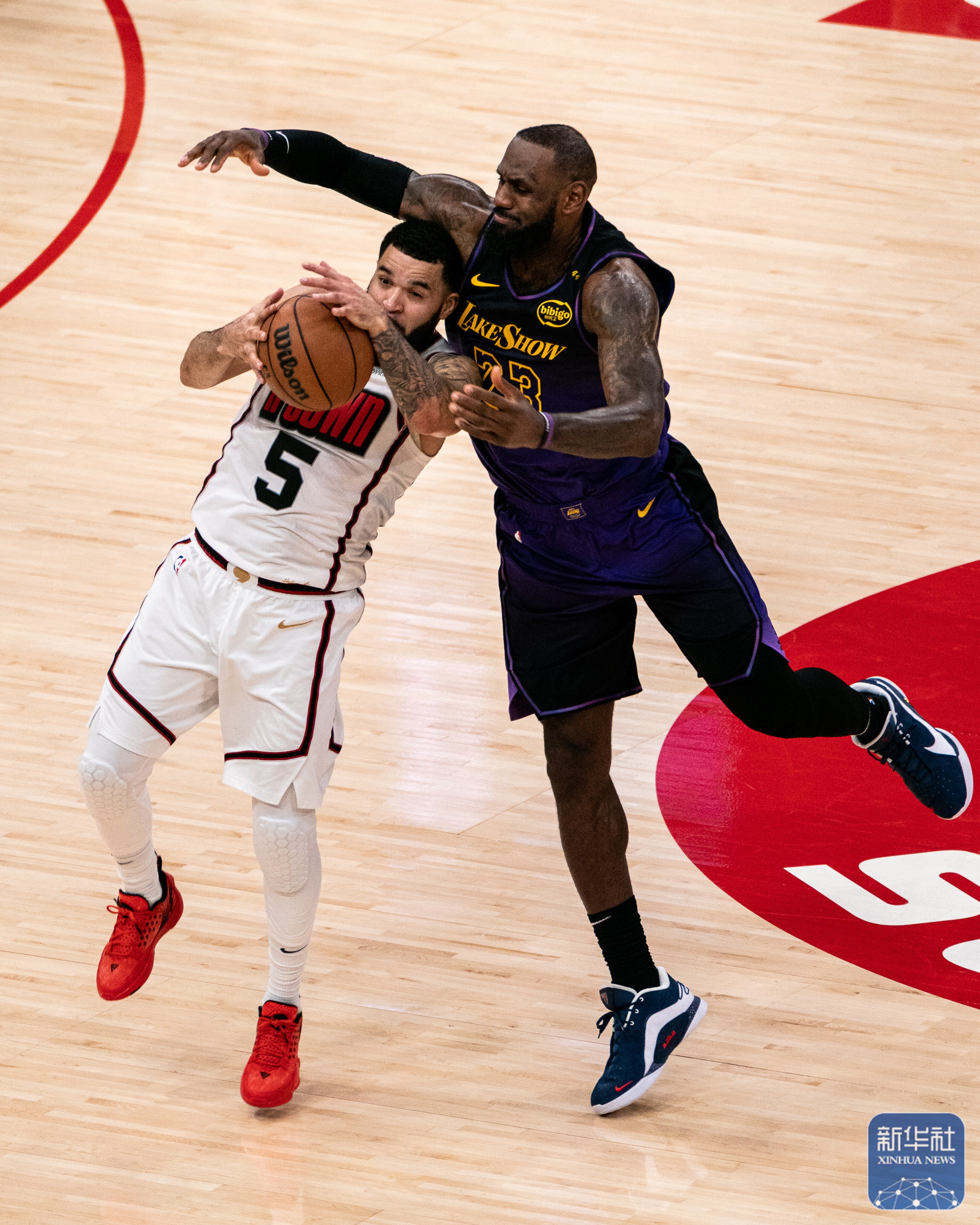 火箭绝杀马刺,王哲林点燃赛场 火箭绝杀马刺,王哲林点燃赛场