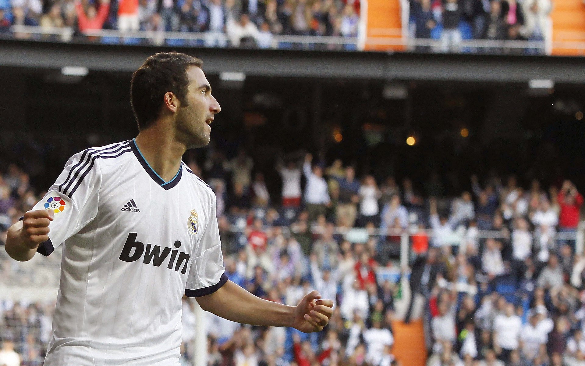 铁血马竞轻取蓝军,范戴克关键制胜诠释现代中卫价值